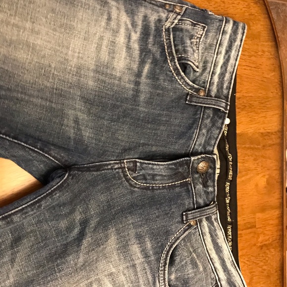 Express jeans in great fitting in sizes 6. - Picture 5 of 7
